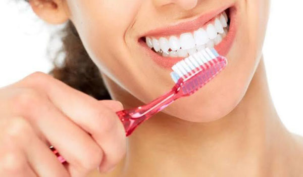 تجنب الإصابة بالتسوس بغسل الأسنان بالطريقة الصحيحة