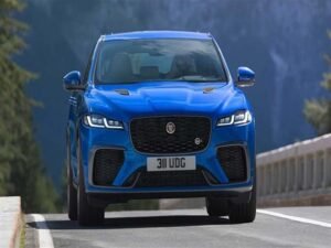 جاجوار تكشف النقاب عن نسختها الرياضية من أيقونتها "F-Pace"