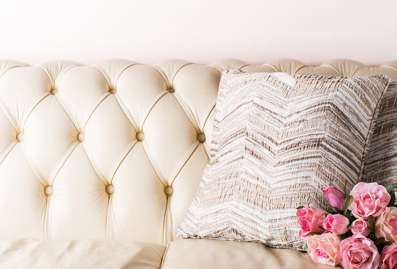 طريقة تنظيف الكنب الجلد الأبيض