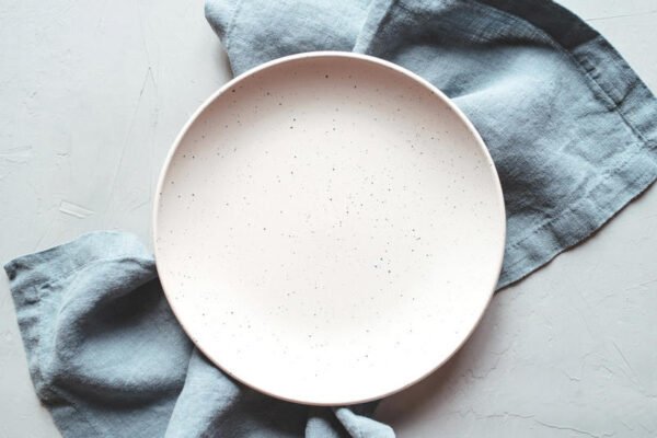 طرق للتخلص من خدوش الأطباق