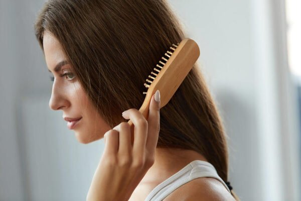 كيفية تنظيف فرشاة الشعر؟