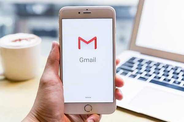 Gmail تتيح مكالمات صوت وصورة