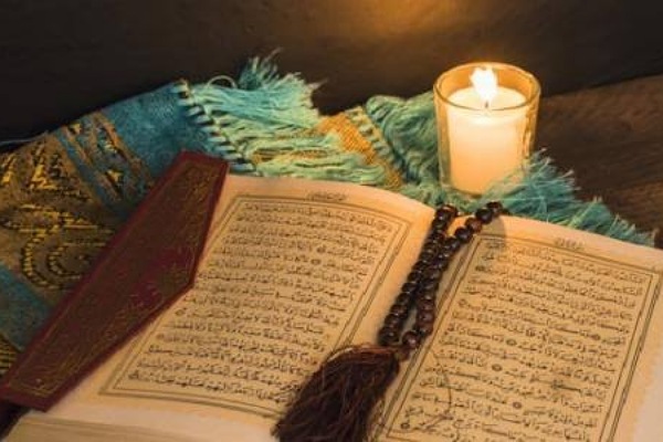 حكم قراءة القرآن للمرأة دون حجاب