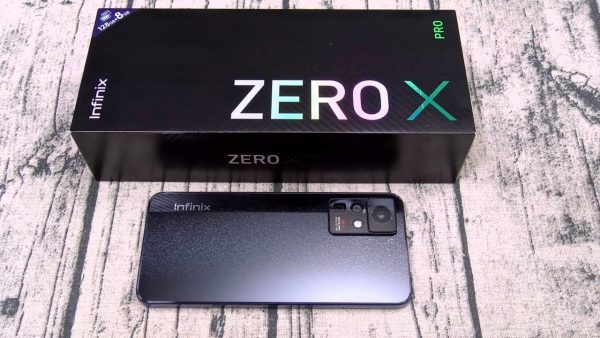 عيوب و مميزات Infinix Zero X Pro .. أعلنت شركة انفنيكس عن هاتفها الجديد الرائد الـ Infinix Zero X Pro بمواصفات مذهلة لما يسبق وأن رايناها في انفنيكس في هواتفها السابقة فالهاتف يأتي بمواصفات قوية أبرزها الكاميرا الخلفية الـ 108 ميجا بيكسل مع مثبت بصري مع كاميرا مخصصة للزوم يصل لـ 60X مع شاشة اموليد المعروفة بألوانها الممتازة مع سطوع عالي ودعم الشاشة لمعدل التحديث الـ 120Hz ميزة قوية جداً نادراً ما نراها من انفنيكس فدعونا نتعرف على المواصفات الكاملة لهاتف Infinix Zero X Pro وما هي اهم مميزاته وعيوبه وهل يستحق الشراء أم لا دعونا نتعرف على ذلك على النحو التالي فيما يلي .