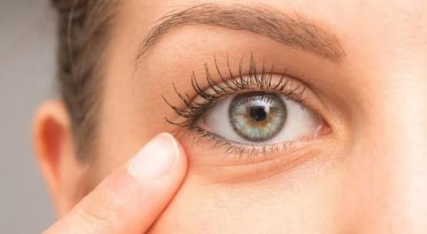 أسباب جفاف جفون العين وطرق العلاج