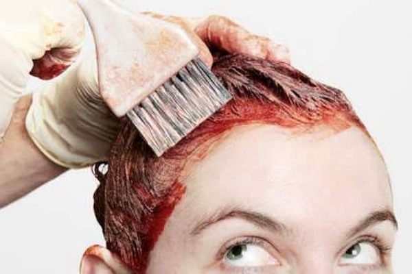 طرق إزالة صبغة الشعر من الجلد