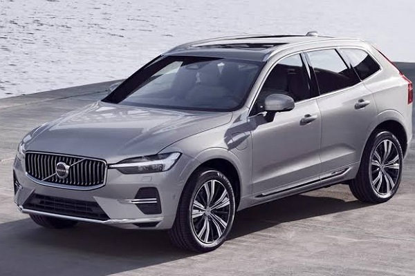 مميزات وعيوب سيارة فولفو XC60 موديل 2022