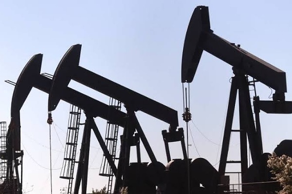 أسعار النفط بالأسواق العالمية.. 3.4% لبرنت و3.7% للخام الأمريكى