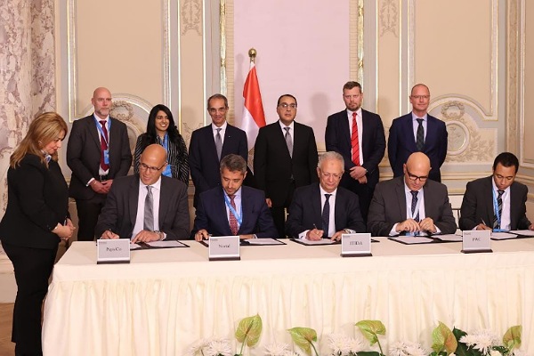 رئيس مجلس الوزراء يشهد توقيع اتفاقية تعاون جديدة بين 