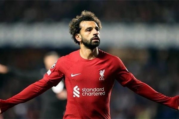 محمد صلاح يعلن اختياراته في لعبة فانتازي ومن يمنحه شارة القيادة