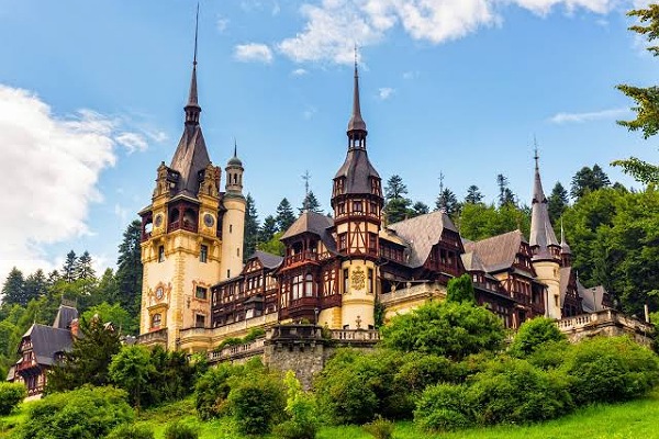 رحلة سياحية في رومانيا.. بوابتك إلى الجمال الطبيعي والتاريخ الغني